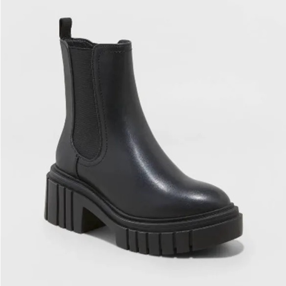 Wild Fable Sterling Chelsea Boots Size 6